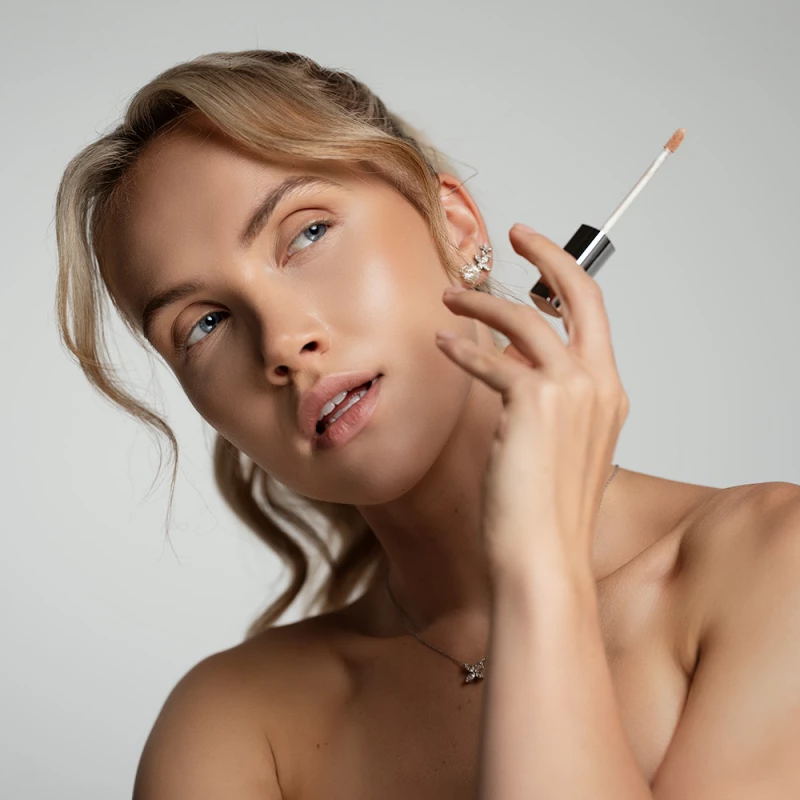 "Golden Honey" Cream Concealer No. 02 Must Have Edition